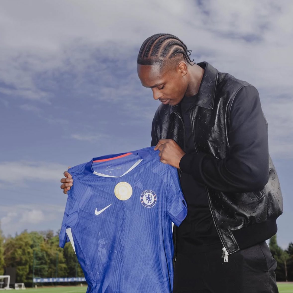 FabrizioRomano's tweet photo. 🎧 New ‘Here we go’ podcast: into Chelsea plans.

◉ Emegha to impact Jackson’s future.
◉ Proposal over €50m for Andrey, rejected.
◉ Acheampong approaches + Fermín long term target.
◉ Moisés Caicedo and contract talks.

🔵 More @MenInBlazers: https://t.co/zsXtZ68eST https://t.co/LvGkFVgiZc