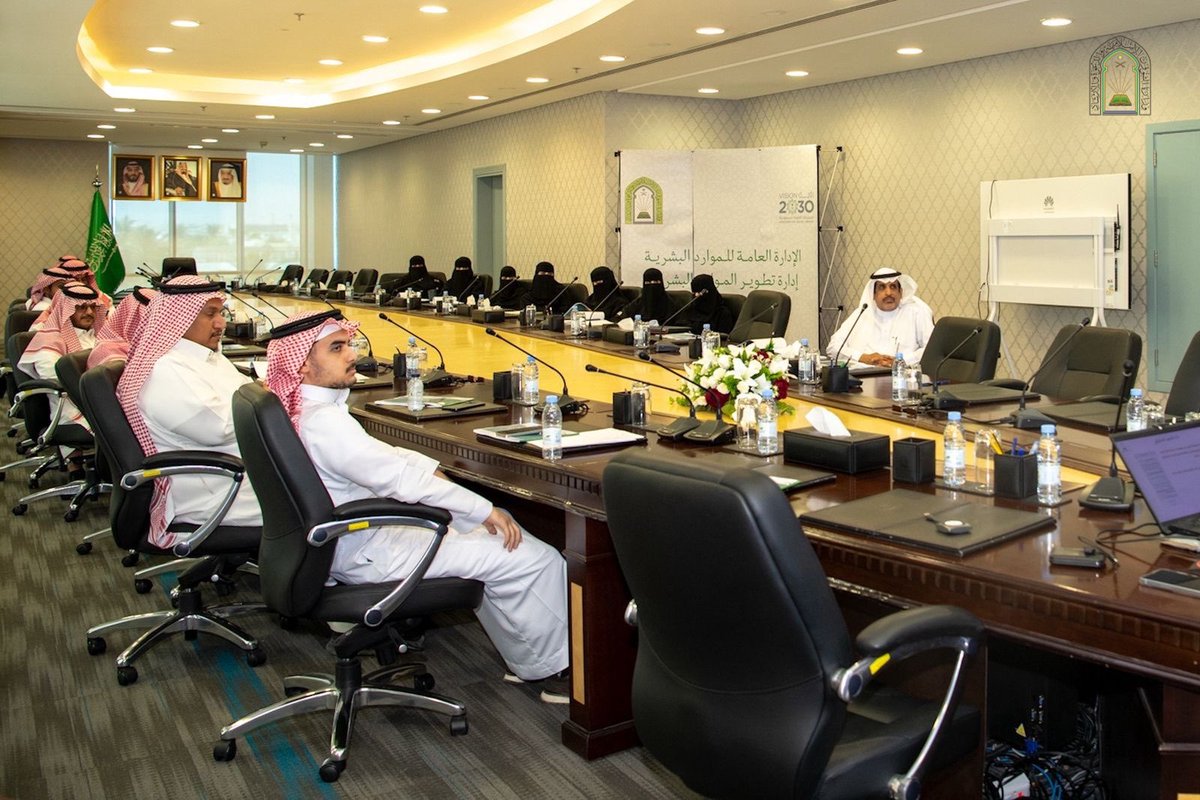 أقامت #وزارة_الشؤون_الإسلامية ممثلةً بالإدارة العامة للموارد البشرية، برنامجًا تدريبيًا بعنوان “تهديدات الأمن السيبراني وطرق التصدي له” بديوان الوزارة بالرياض، لرفع وعي منسوبيها وتعريفهم بوسائل الحماية الحديثة لمواجهة الهجمات السيبرانية والحفاظ على سرية المعلومات.