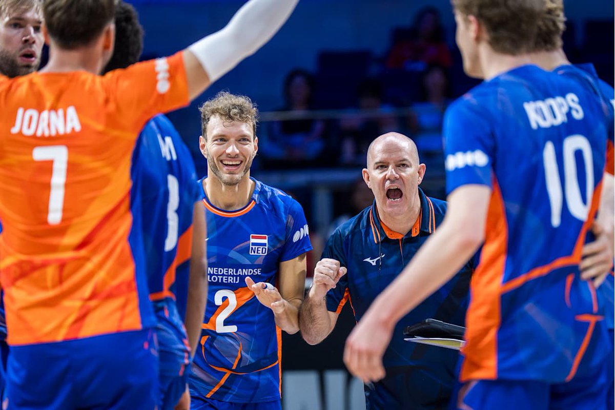 𝗥𝗼𝘂𝗻𝗱 𝗼𝗳 𝟭𝟲! ✅ Door de overwinning van Polen op Qatar zijn we zeker van een plek in de achtste finales op dit WK. 

Woensdag 👉🏼 Strijd om poulewinst! ⚔️

#LangeMannen #TeamNL #MWCH