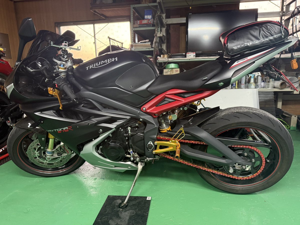 parallel_triple's tweet image. デイトナ675Rのチェーンを変えてみた。