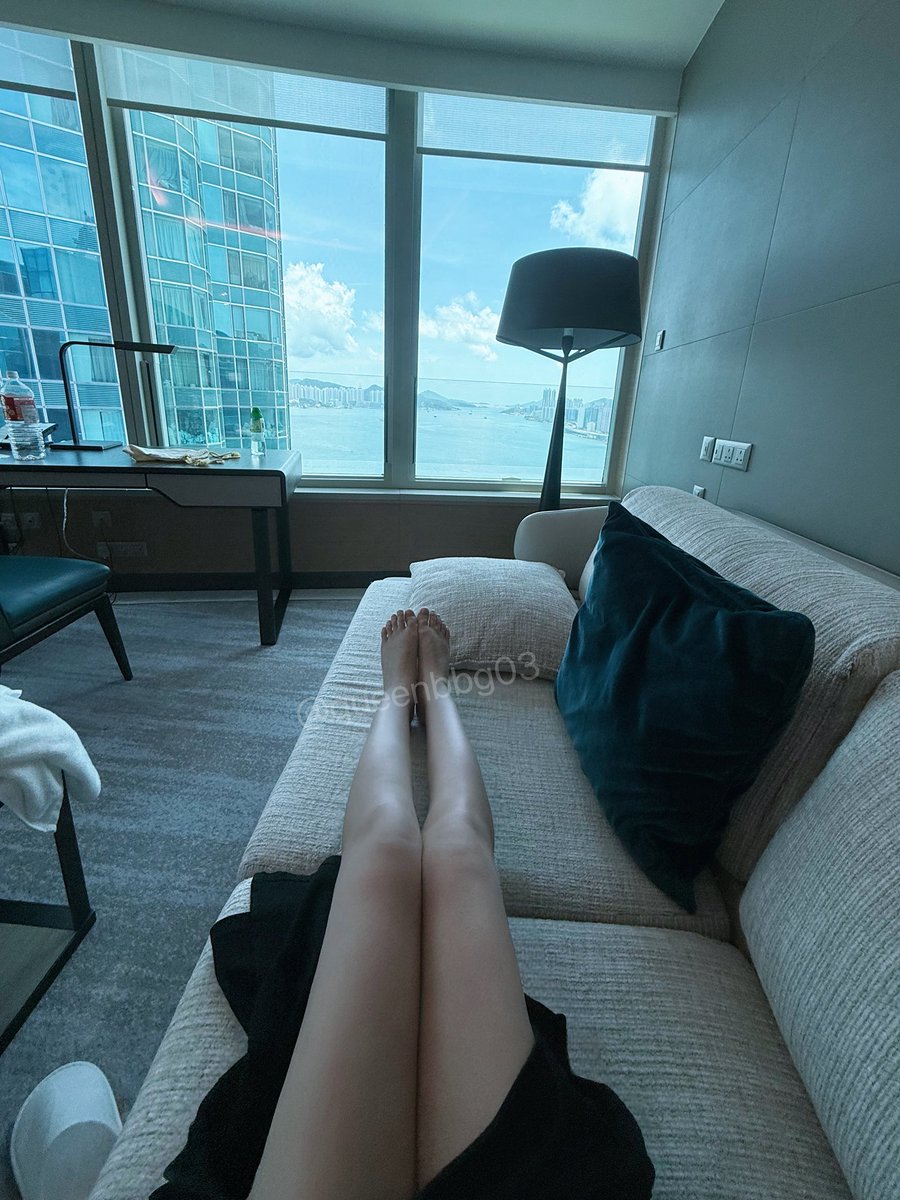 Queenbbg03's tweet photo. 有冇賤狗要奶🤭

#bdsm #hkmistress #香港女主 #香港女皇 #收費女s #收奴 #腳交 #fj #hj #奶腳 #黑絲 #原味黑絲 #二手原味 https://t.co/bJVXOp43i6