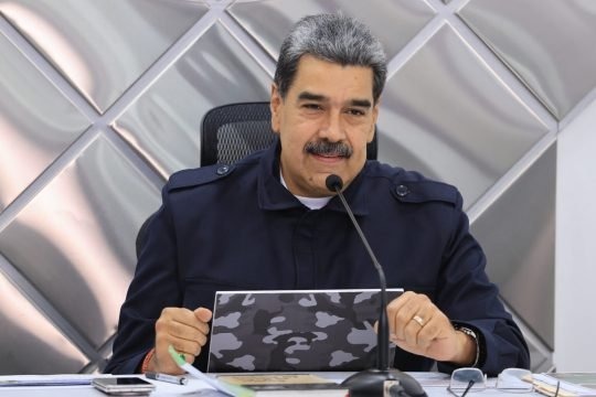 Miguelina Perez (@gusipati19) on Twitter photo Para hoy a las 11 am se espera una rueda de prensa de Nicolas Maduro. La actividad se volverá a realizar fuera de Miraflores. En este caso será en el hotel Eurobuilding. Será que dará el balance de la actividad de la milicia? será que le dicen la verdad que a todos los milicianos Para hoy a las 11 am se espera una rueda de prensa de Nicolas Maduro. La actividad se volverá a realizar fuera de Miraflores. En este caso será en el hotel Eurobuilding. Será que dará el balance de la actividad de la milicia? será que le dicen la verdad que a todos los milicianos