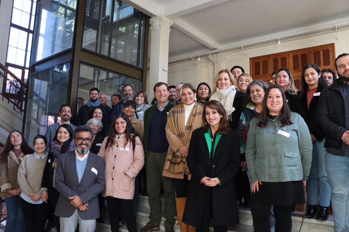 nodociv_val's tweet image. ¡Continuamos promoviendo el trabajo con foco en la colaboración y la innovación regional 📈!
🔸 Te compartimos imágenes de lo que fue el Encuentro de Líderes de #CTCI en #Valparaíso organizado por @nodociv_val. 
🔗 Lee la nota completa en nodociv-val.cl/2025/09/10/eco…