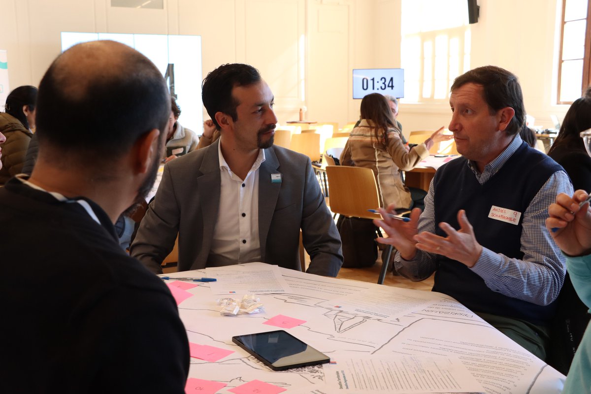 nodociv_val's tweet image. ¡Continuamos promoviendo el trabajo con foco en la colaboración y la innovación regional 📈!
🔸 Te compartimos imágenes de lo que fue el Encuentro de Líderes de #CTCI en #Valparaíso organizado por @nodociv_val. 
🔗 Lee la nota completa en nodociv-val.cl/2025/09/10/eco…