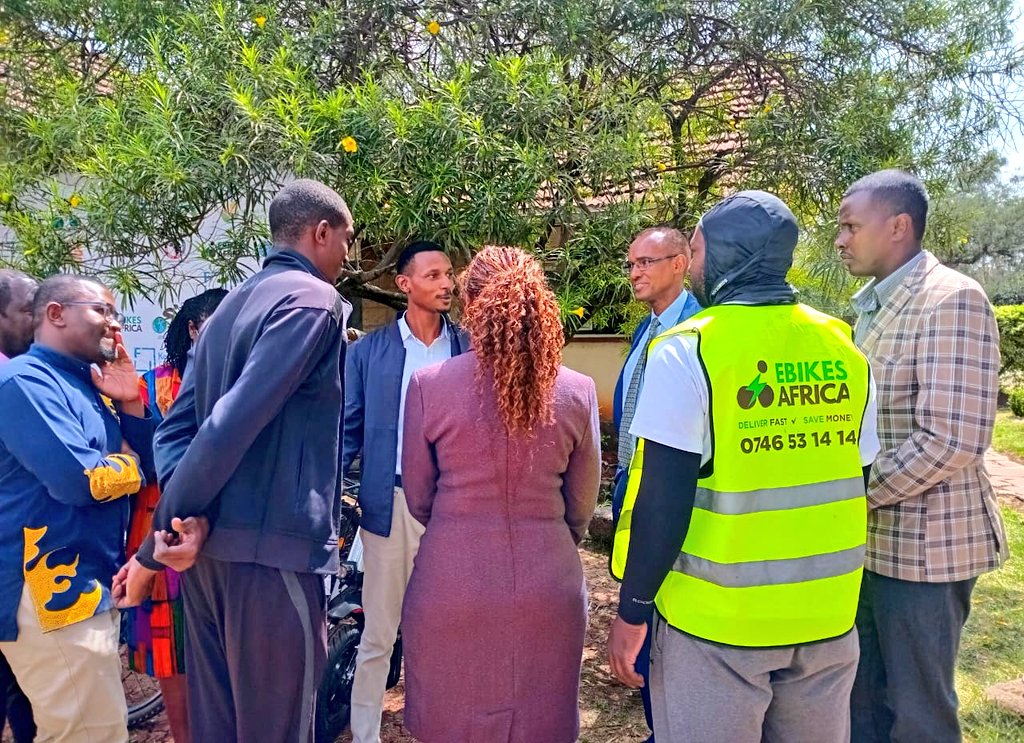 Today we officially handed over an Airbeam3 wearable air quality sensor to Wheels4Climate team who are cycling to Belem for COP30
This will enhance their advocacy for climate action with evidence in hand.
Go Team!