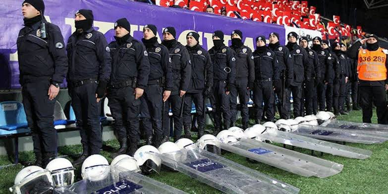 🚨 “Polis; tatil bilmez, bayram bilmez, gece-gündüz bilmez, canının kıymetini bilmez. Tek bildiği görevdir. 

Ama hakkı verilmediği için en büyük haksızlığı yaşar.”

 #EmniyetinPromosyonu