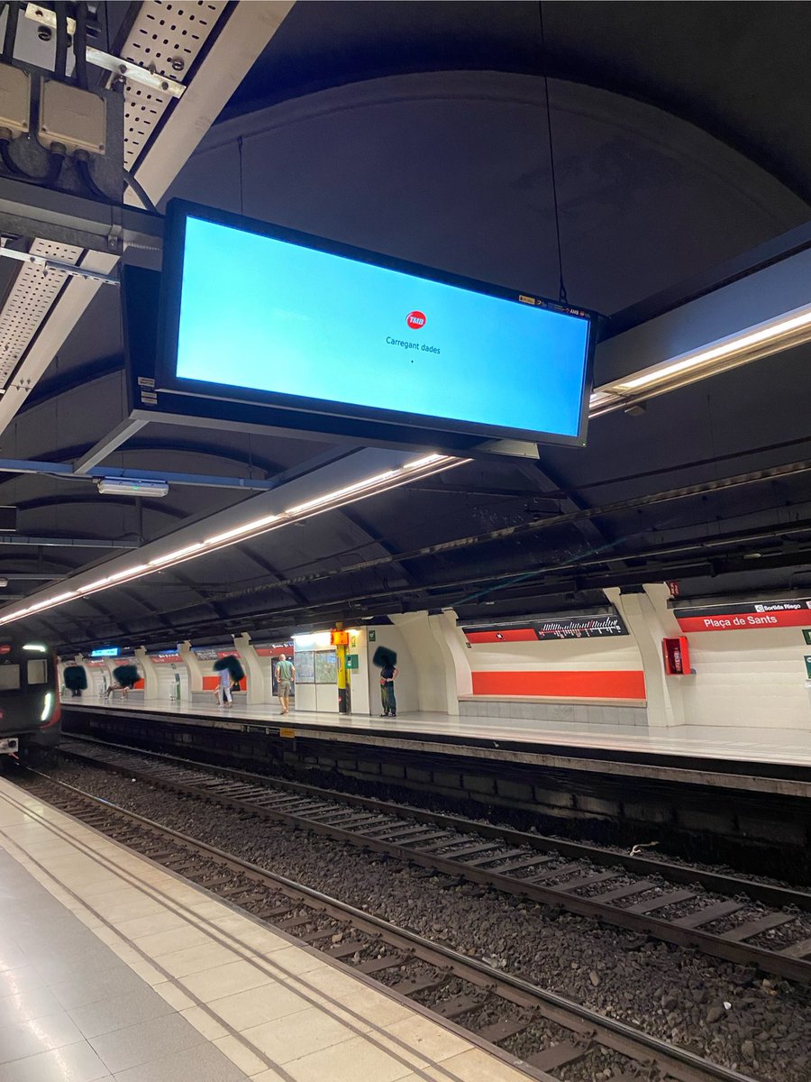 IvanMart134's tweet photo. Hola @TMBinfo, esta pantalla de la estación plaça de sants, dirección Hospital de Bellvitge, hace unas cuantas semanas que no termina de cargar la información de lo que le queda al próximo tren https://t.co/xP9dcjd6b1
