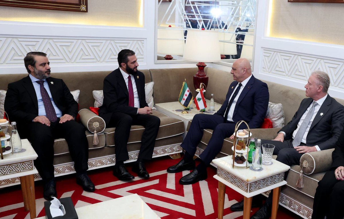 جلسة عائلية، لبنانية سورية.
فيكم تسموها صلة رحم، ولكمة في وجه إيران 😍