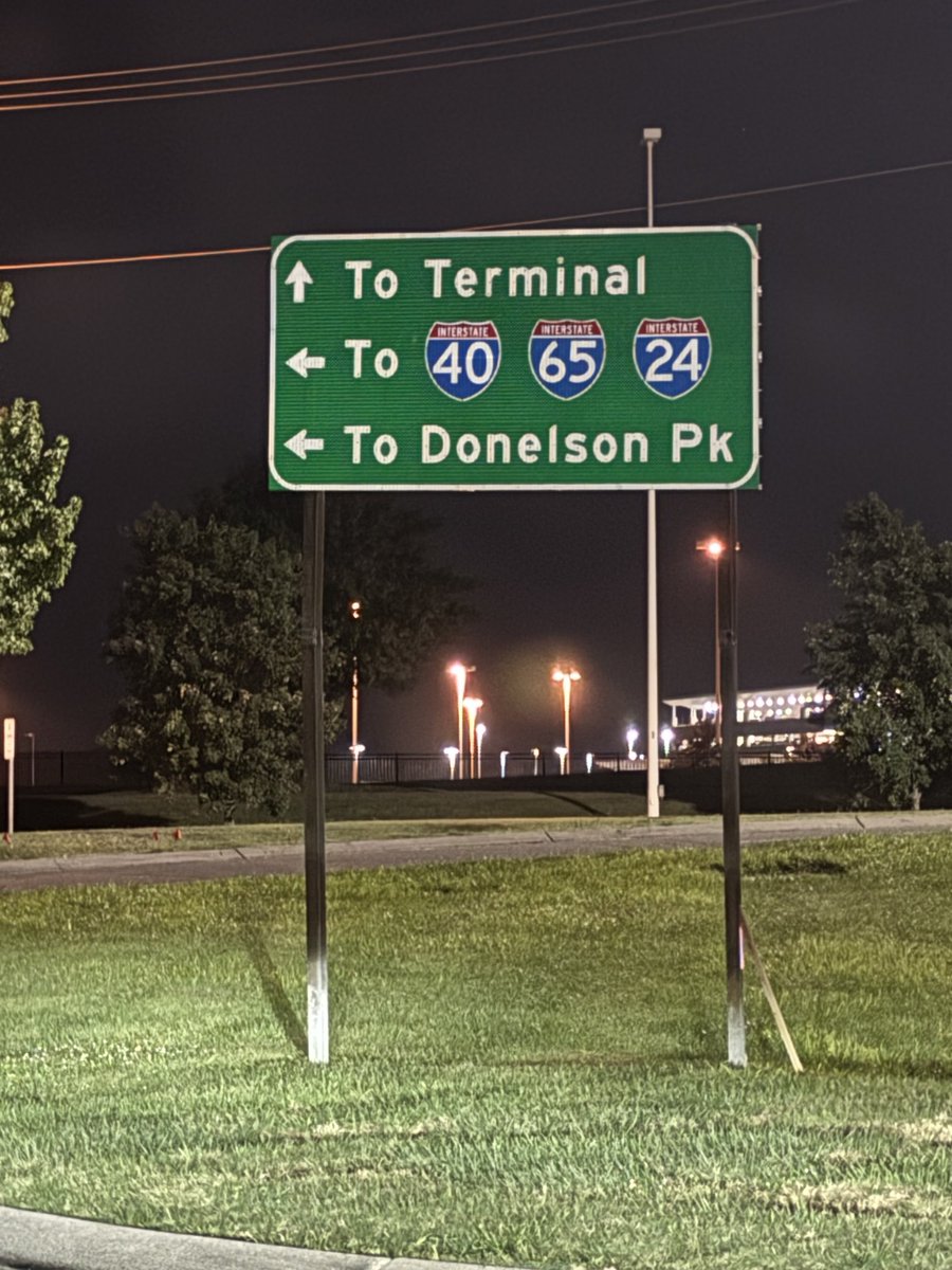 PeterTuttle's tweet photo. ⁦@Fly_Nashville⁩ You ought to consider covering up this sign as you leave Economy C parking. It is confusing considering the road directly to Donelson Pk has been closed for months now. https://t.co/UxHLACEL18