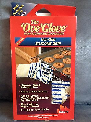 BuyOvenGlove's tweet image. Kitchen magic starts with safety! 🥄 Ove Gloves with FREE shipping today! Head to our website! #ChefVibes #KitchenGear