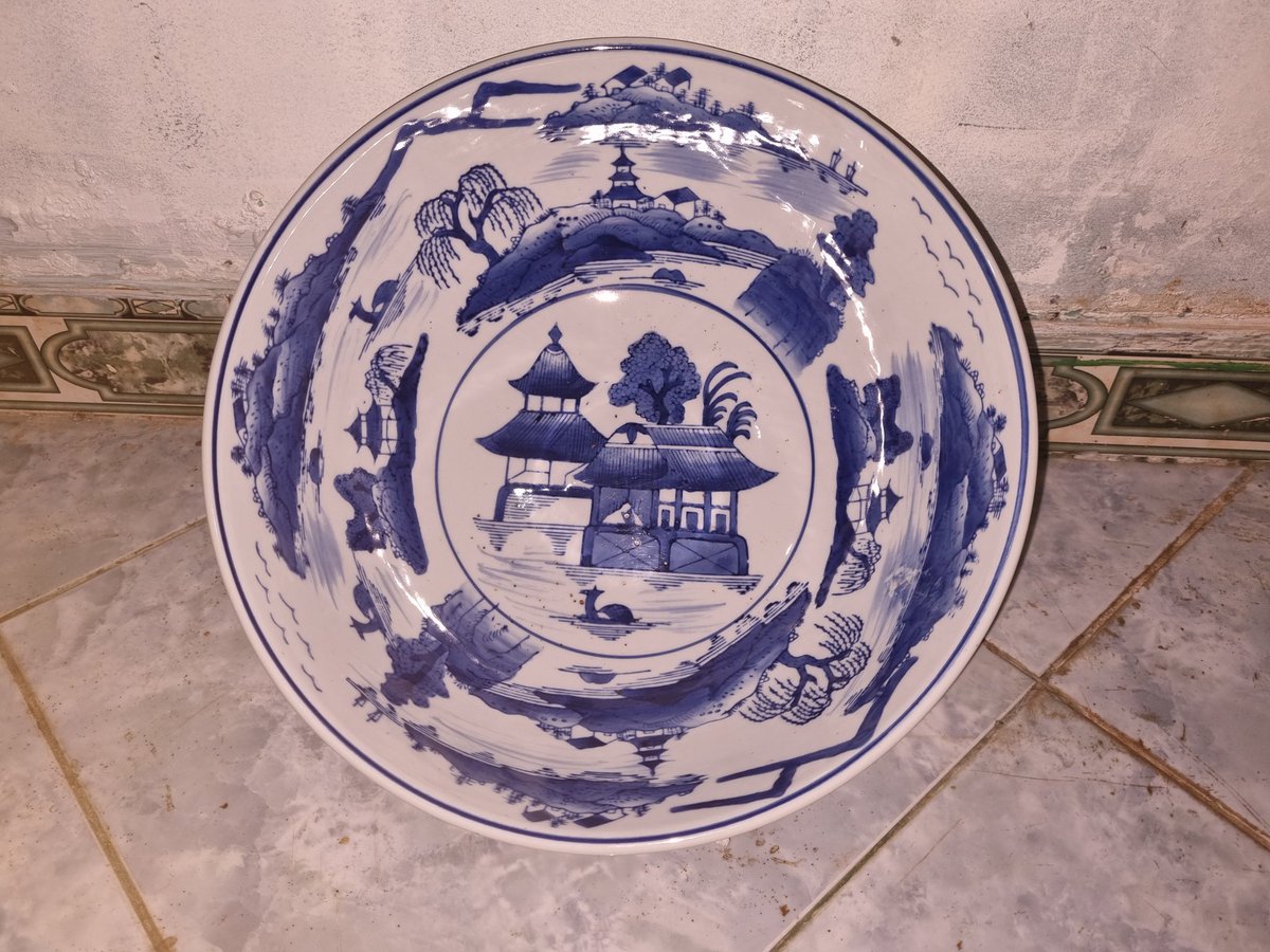 BlackMorits's tweet photo. A timeless set that represents the elegance of traditional Chinese porcelain, ideal for collectors or as an exquisite decorative display. https://t.co/7c7PZzK0HG