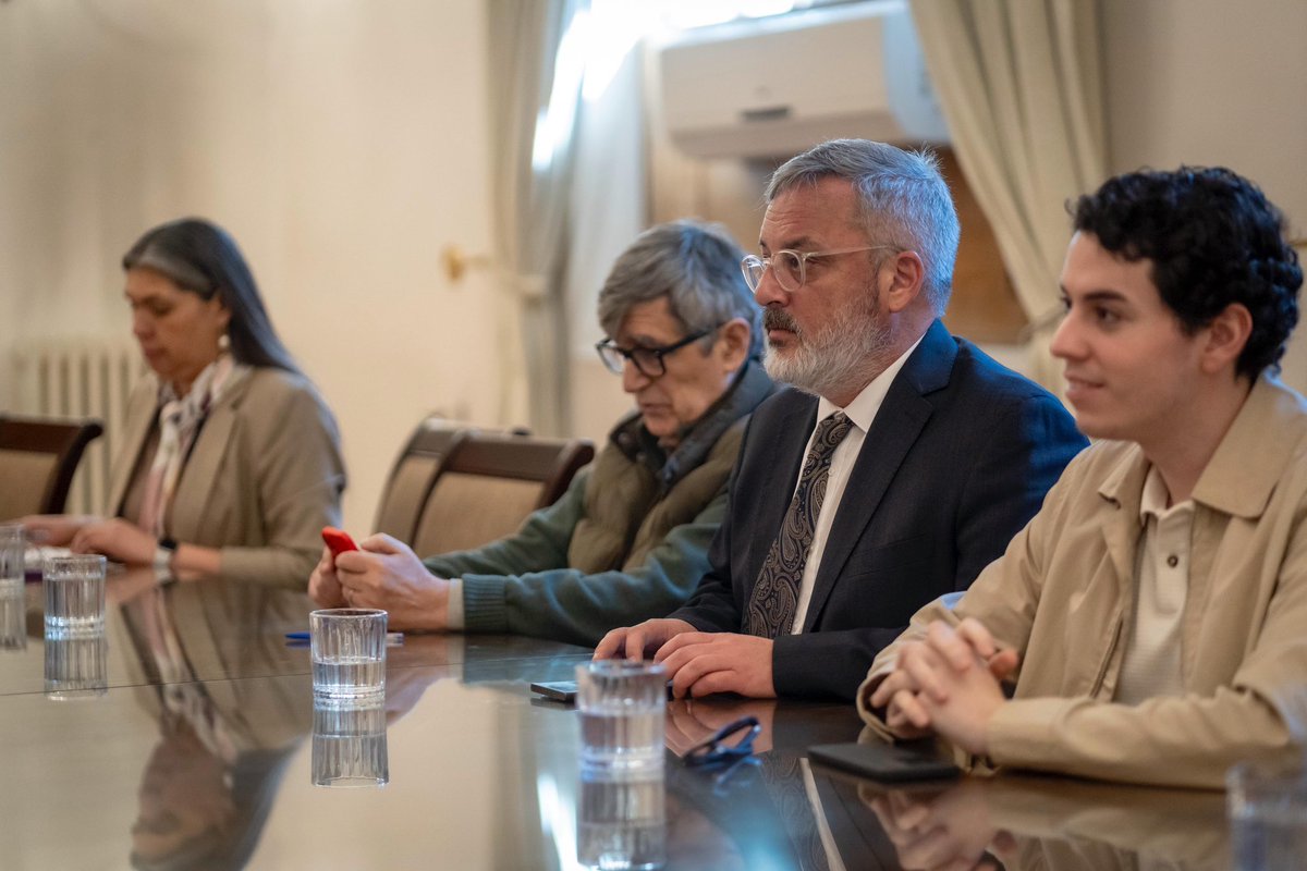El ministro Álvaro Elizalde, junto a la ministra Macarena Lobos, encabeza un nuevo Comité Político Ampliado con representantes de partidos políticos oficialistas para coordinar el trabajo de esta semana del <a href="/GobiernodeChile/">Gobierno de Chile</a>.
