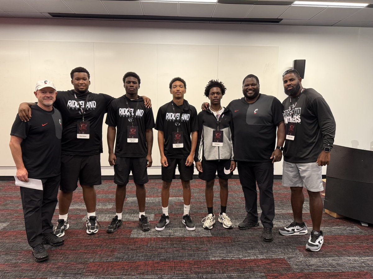 Had a great visit to <a href="/GoBearcatsFB/">Cincinnati Football</a> this past weekend.  Great environment. #gobearcats thank you again <a href="/CortBraswell/">Coach Cort Braswell</a> for the invitation. <a href="/RecruitGeorgia/">Recruit Georgia</a> <a href="/CalebSisk_/">Caleb Sisk</a> <a href="/Dale_Dowden/">Dale Dowden</a> <a href="/NwGaFootball/">NwGa Football</a> <a href="/LaquentinTaylor/">LaQuentin Taylor</a> <a href="/RidgelandHSFtbl/">Ridgeland Panthers Football</a>
