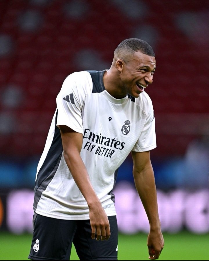 Big sam (@big_____sam) on Twitter photo "RIVAL WATCH Realmadrid are currently wasting time in the final minute against Real sociedad"
Was <a href="/BarcaUniversal/">Barça Universal</a> scared or what "RIVAL WATCH Realmadrid are currently wasting time in the final minute against Real sociedad"
Was <a href="/BarcaUniversal/">Barça Universal</a> scared or what