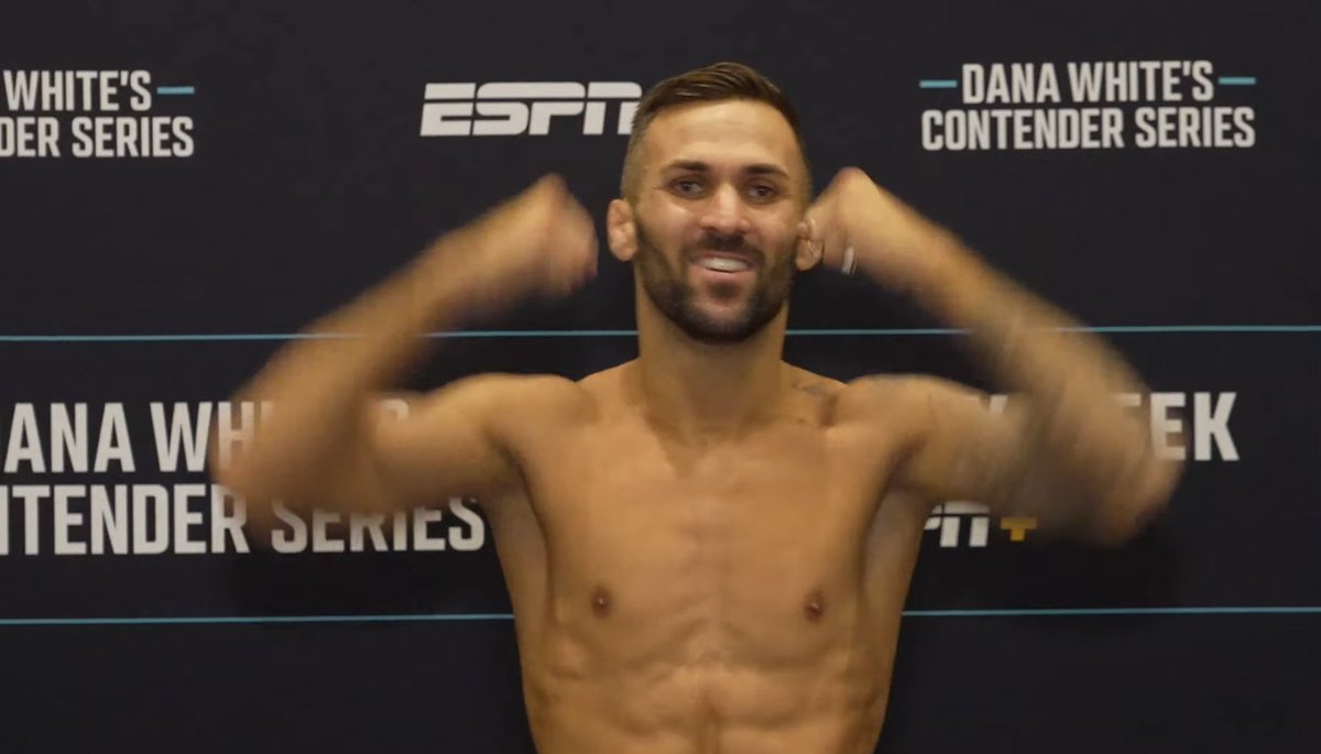 PESO CORRECTO‼️

A pesar de la complicada situación que Hecher Sosa está pasando por estos momentos, el canario marca las 136 libras, por lo que su combate es oficial 🔝

Mañana, todos con Hecher 👊♥️