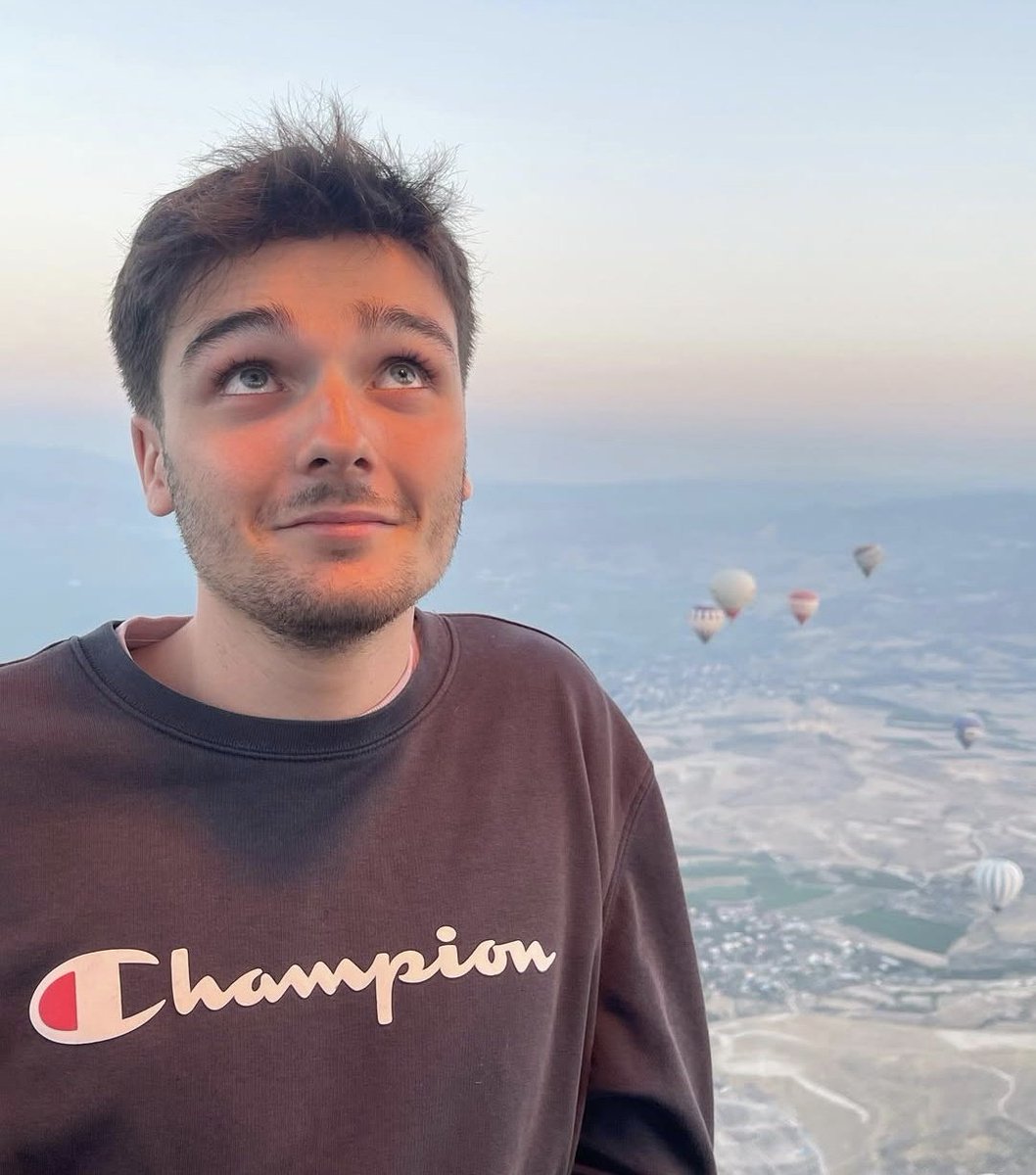 SweetSinger_'s tweet image. 𝐌𝐚𝐱 𝐍𝐚𝐯𝐚𝐫𝐫𝐨 (①①⑥⑧)

🔞 𝟤𝟤 𝘢ñ𝘰𝘴 
ℹ️ 𝘉𝘢𝘳𝘤𝘦𝘭𝘰𝘯𝘢 
🎒 𝘌𝘴𝘵𝘶𝘥𝘪𝘢𝘯𝘵𝘦 𝘥𝘦 𝘗𝘦𝘳𝘪𝘰𝘥𝘪𝘴𝘮𝘰 𝘺 𝘈𝘳𝘵𝘦 𝘋𝘳𝘢𝘮á𝘵𝘪𝘤𝘰

Ａｓｐｉｒａｎｔｅ ｄｅ ＯＴ ２０２５

#FreeRol #Fake #CuentaParodia #CuentaDeApoyo