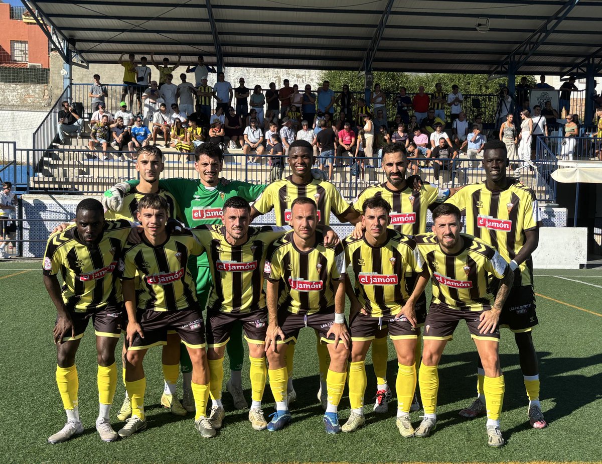 SanRoqueLepe's tweet photo. 🥰👏🏽 ¡Gracias, afición! 

Ayer, aunque se nos escapara la victoria, jamás nos faltó vuestro aliento.
El Antonio Almendro se vistió de aurinegro y nos empujó con fuerza durante los 90 minutos.

Sois el motor que nos hace seguir luchando. ¡Vamos a por más!💛🖤 https://t.co/riErhQ9kqQ