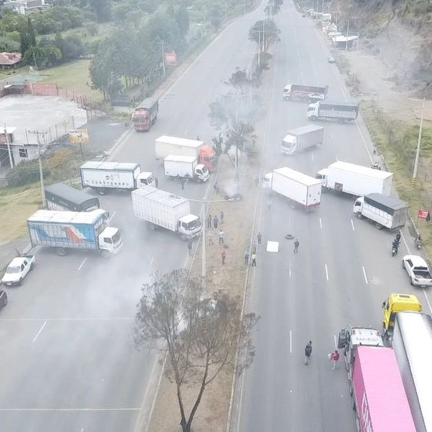 Cierres viales en Ecuador: protestas y bloqueos por alza al diésel