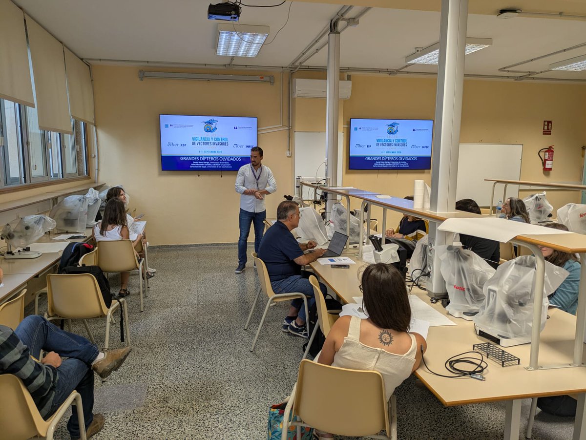 🦟🔬 La semana pasada participé en la Mesa Redonda sobre Culicoides y, junto a <a href="/mikel_heredia/">Mikel Alexander Gonzalez Gonzalez de Heredia</a> y <a href="/CarlosZooUIB/">Carlos Barceló</a>, impartimos un taller sobre dípteros en el Curso de Vigilancia y Control de Vectores Invasores <a href="/ULL/">Universidad de La Laguna</a> @ciberinfec
¡Gran experiencia reforzando la vigilancia entomológica!