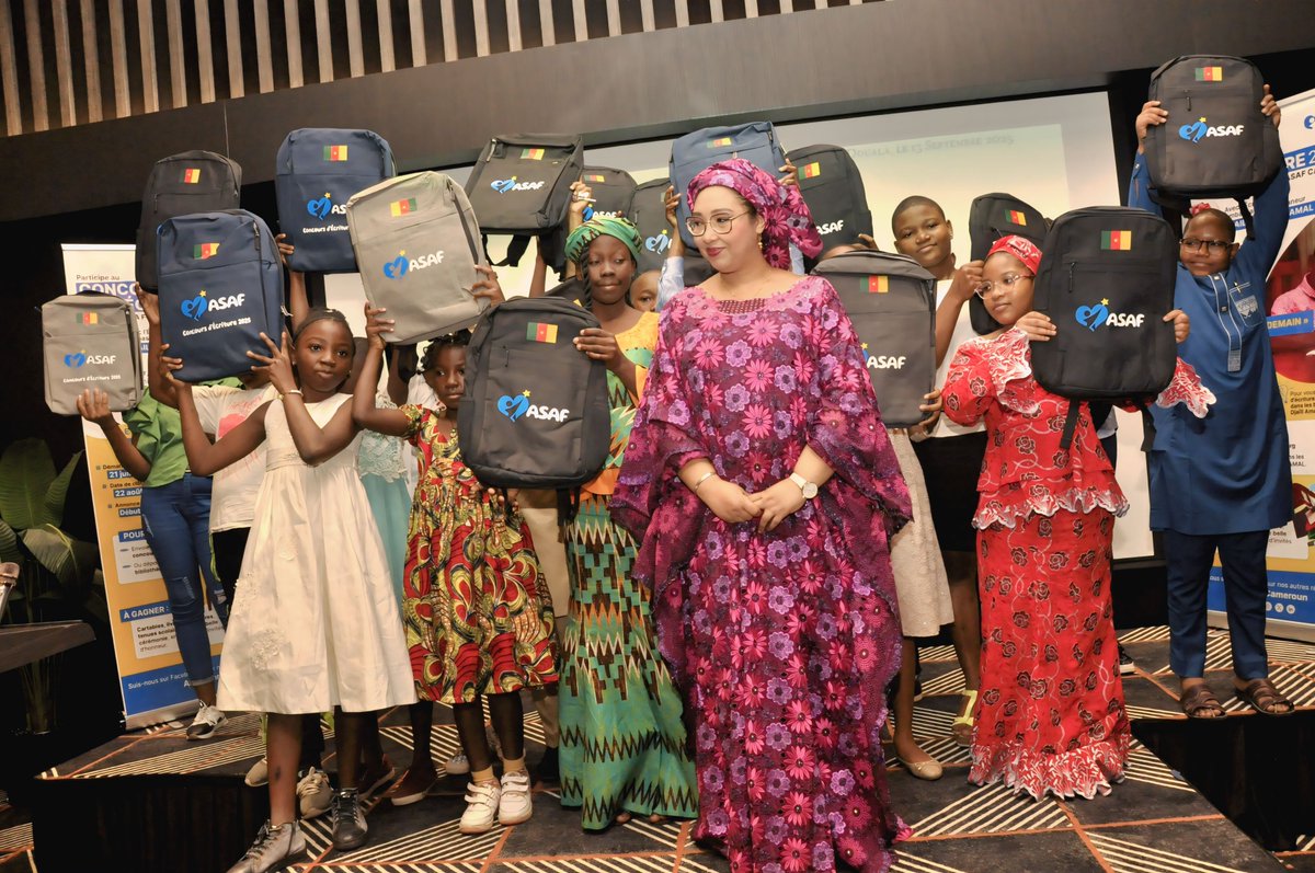 ASAF_Cameroun's tweet photo. 🎉Le 13 septembre, la Fondation ASAF Cameroun a célébré la créativité de 150 jeunes talents, 
récompensés par des kits scolaires et mis à l’honneur pour leur imagination. Merci à notre fondateur Eran Moas, à notre ambassadrice @DjailiAmal. 
🌟Et si on remettait ça l’an prochain ? https://t.co/sUOa6LpLAM
