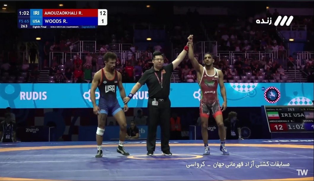 دیروز کامران به آمریکا باخت.
طبق روال کلی روضه از برتری علمی، فنی و تکنولوژیک آمریکا خواندند و عقب ماندگی و بدبختی و فلاکت را توی سرما زدند.
امروز رحمان ۱۲ بر یک آمریکا را برد.
وی‌پی‌ان را خاموش کردند پتو را کشیدند روی‌ سرشان و بی‌صدا خوابیدند تا خللی در تحلیل‌های دیشب وارد نشود.