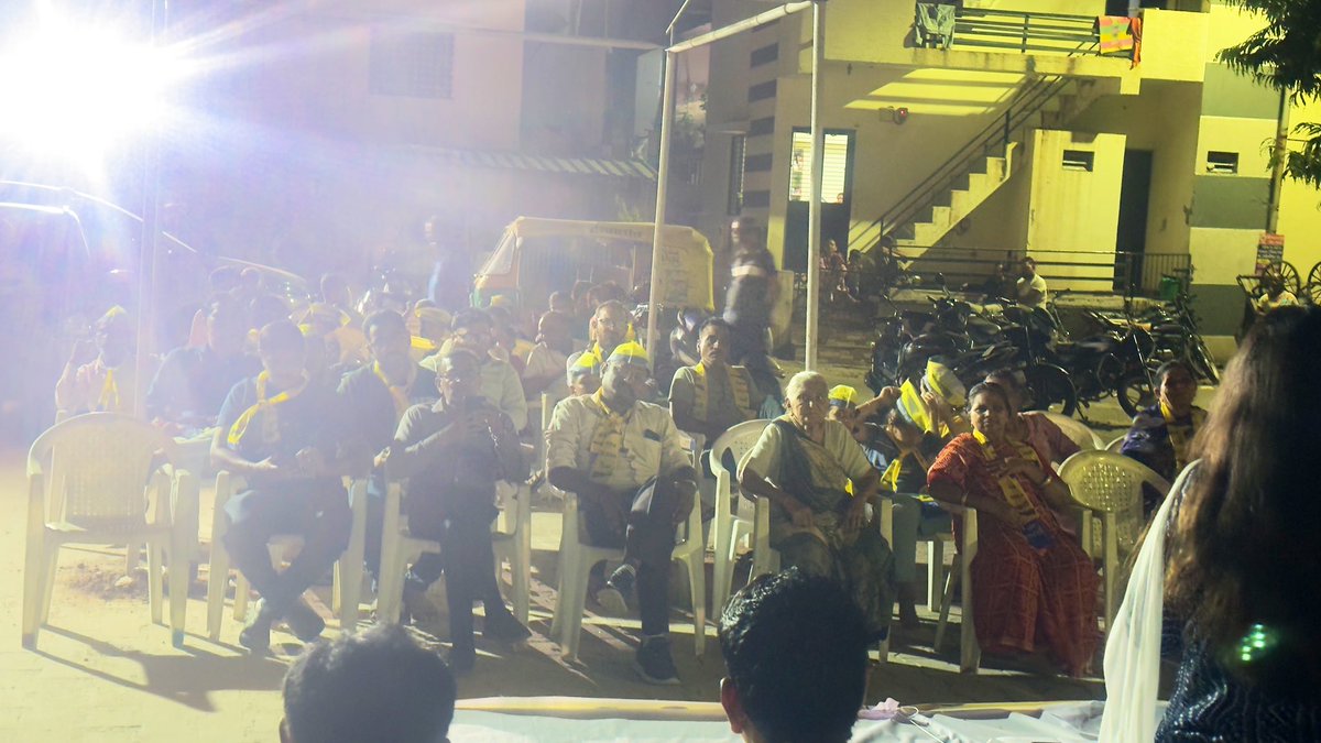 Gauri Desai (@gauridesaiaap) on Twitter photo 📍વિરાટ નગર, નિકોલ વિધાનસભા
♦️આમ આદમી પાર્ટીના ગુજરાત જોડો અભિયાન અંતર્ગત આજે નિકોલ વિધાન સભા ના વિરાટ નગર માં જન સભા યોજાઈ.
<a href="/AAPGujarat/">AAP Gujarat</a>
<a href="/isudan_gadhvi/">Isudan Gadhvi</a>
#ગુજરાત_જોડો 📍વિરાટ નગર, નિકોલ વિધાનસભા
♦️આમ આદમી પાર્ટીના ગુજરાત જોડો અભિયાન અંતર્ગત આજે નિકોલ વિધાન સભા ના વિરાટ નગર માં જન સભા યોજાઈ.
<a href="/AAPGujarat/">AAP Gujarat</a>
<a href="/isudan_gadhvi/">Isudan Gadhvi</a>
#ગુજરાત_જોડો