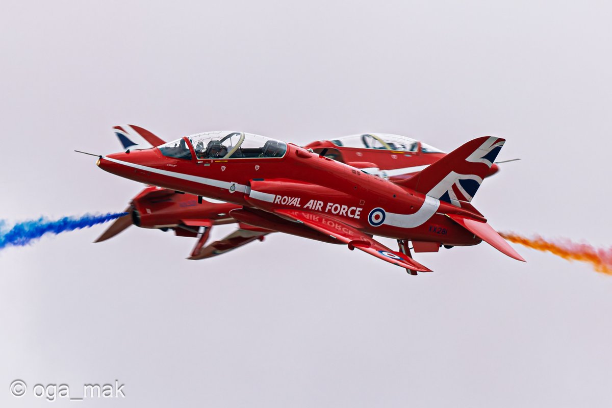 イギリス空軍のアクロバット飛行チーム "レッド・アローズ"

✈️XX281 - BAe Systems Hawk T1A - Red Arrows (Royal Air Force aerobatic flying team)🇬🇧

📷RAF Fairford (EGVA) UK 20-07-2025 12:23

#Canon #EOSR1 #EF500 #PureRAW5 #aviation #AvGeek #RAFFairford #RIAT2025 #RIAT25 #UK遠征2025