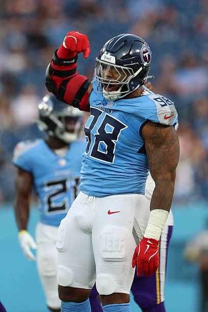 Titans and three-time Pro-Bowl DT Jeffery Simmons have agreed to a revised contract that includes a $632,529 raise for the 2025 season. 

The specific amount stems from the 17th game check Simmons did not receive in 2023 under his previous contract. After hiring Todd France of