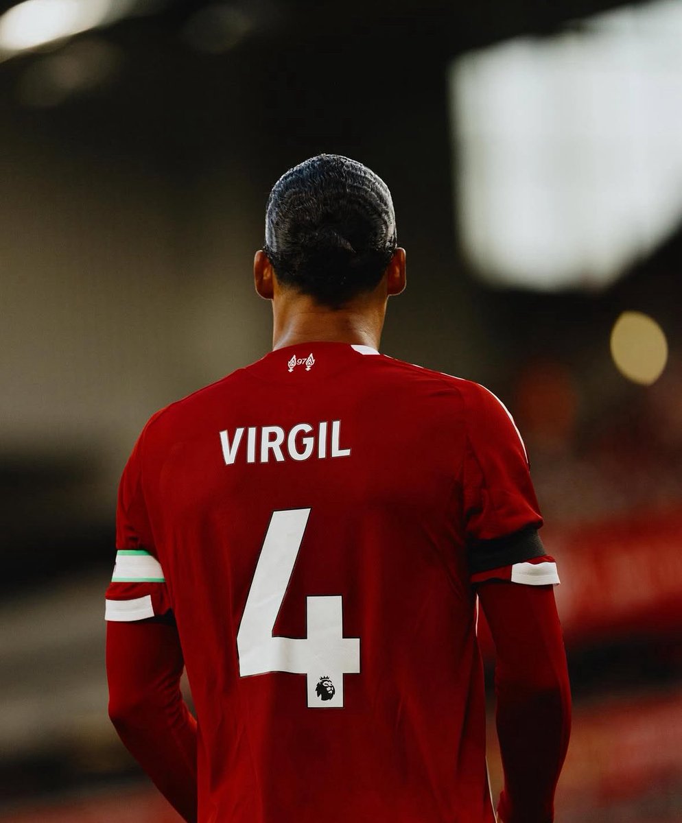 The best player in the Premier League. #LFC

Virgil van Dijk 🇳🇱✨🐐
