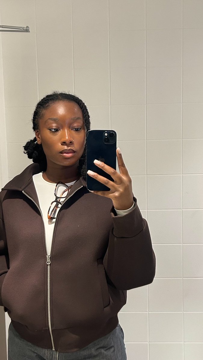 ndemaeko's tweet photo. at the office 🤓 https://t.co/OIBfzEe2zB