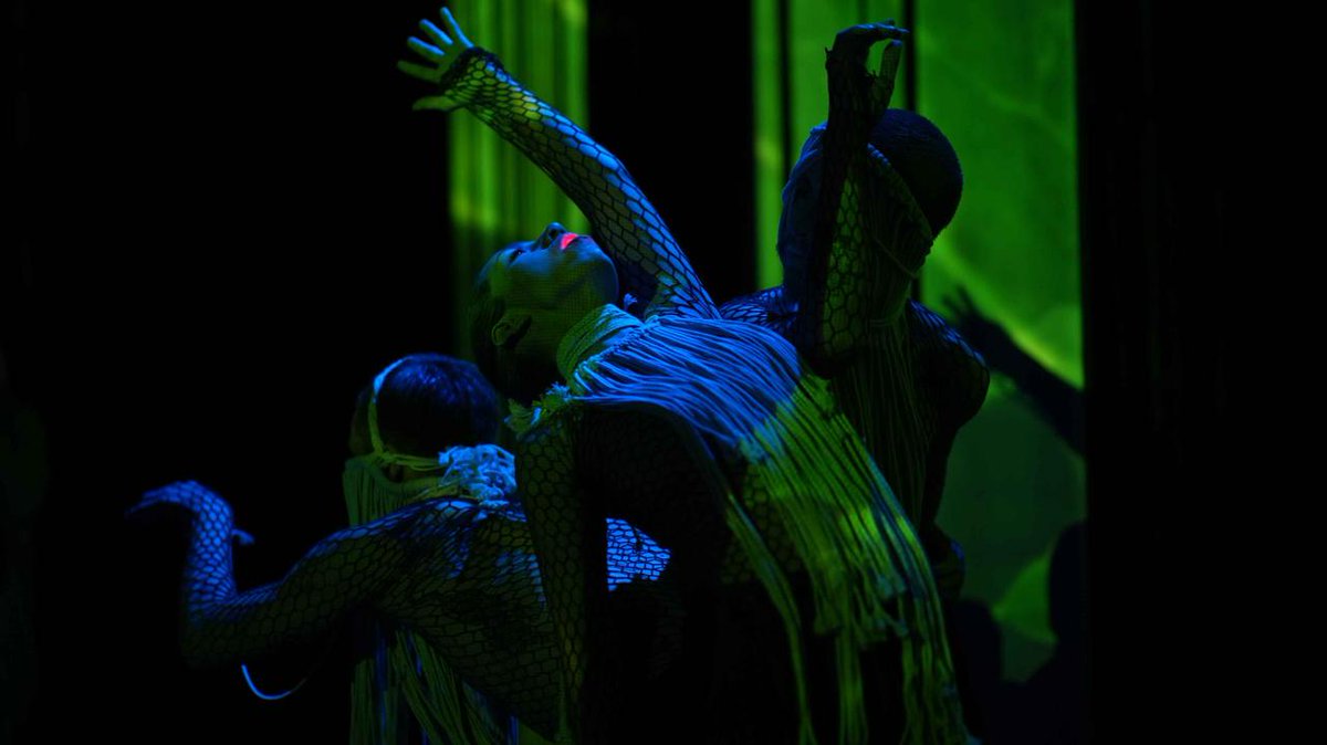 🌍 Te esperamos en "Terrápolis", una experiencia inmersiva que mezcla teatro y audiovisual, y que aborda la realidad en zonas de sacrificio medioambiental 🎭🎥

📆 Miercoles 25 de septiembre – 19:00 h
📍 <a href="/CCESantiago/">CCE Santiago</a> 

🎟️ Entrada liberada
👉aecid.es/web/cc-santiag…