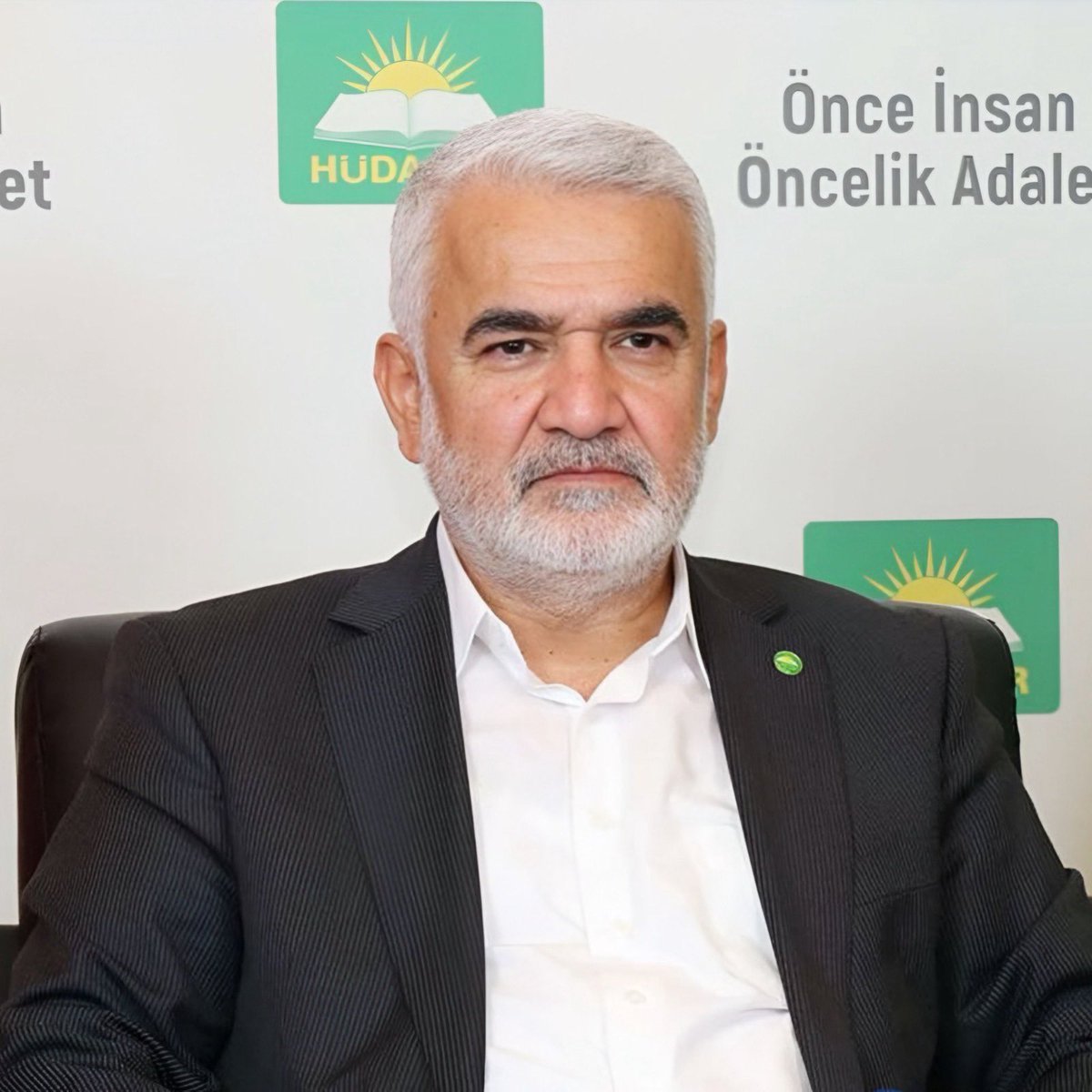 Zekeriya Yapıcıoğlu:

“Türk’ün, Kürt’ün, Arap’ın bayrağı Türkiye bayrağıdır”

TÜRK bayrağı vardır, Türkiye bayrağı yoktur. “TÜRK bayrağı milletimizin simgesidir; kendi tarihini ve kimliğini bilmeden böyle söylemek, cehaletin ta kendisidir. 
Türk’e Taraf Haber