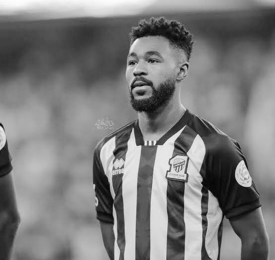 قايلها من بداية المباراة وأثبتها الشنقيطي بتدخله الأرعن بأنه لا يحترم مدرب ولا إدارة ولا جمهور !!!!!

في انتظار جاهزية الجليدان على أحر من الجمر .