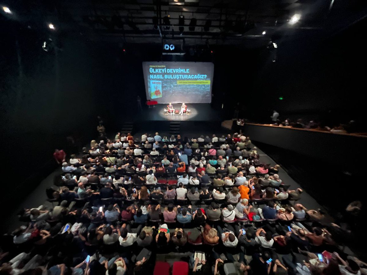 Genel Sekreterimiz <a href="/OkuyanKemal/">Kemal Okuyan</a>'in katılımıyla yeni çıkan kitabı “Devrim” üzerine üç büyük kentte gerçekleştirdiğimiz söyleşilerin sonuncusu Ankara Çankaya Sahne’de başladı.

#DevrimAnkarada
#KemalOkuyanlaSöyleşi
#DevrimOkuyoruz