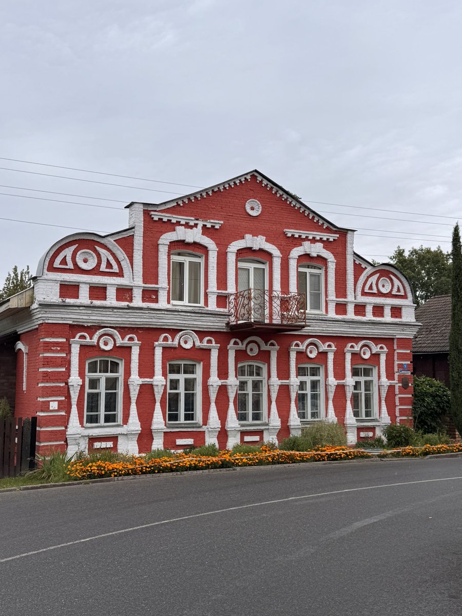 Приехала в Полоцк,  постояла у Софийского собора, прогулялась по Нижне-Покровской улице и поняла насколько же мне нужны эти поездки: хоть однодневные в другой город в Беларуси. хоть в другую страну и на целый месяц, но это то что делает меня мной, а мою жизнь цельной.