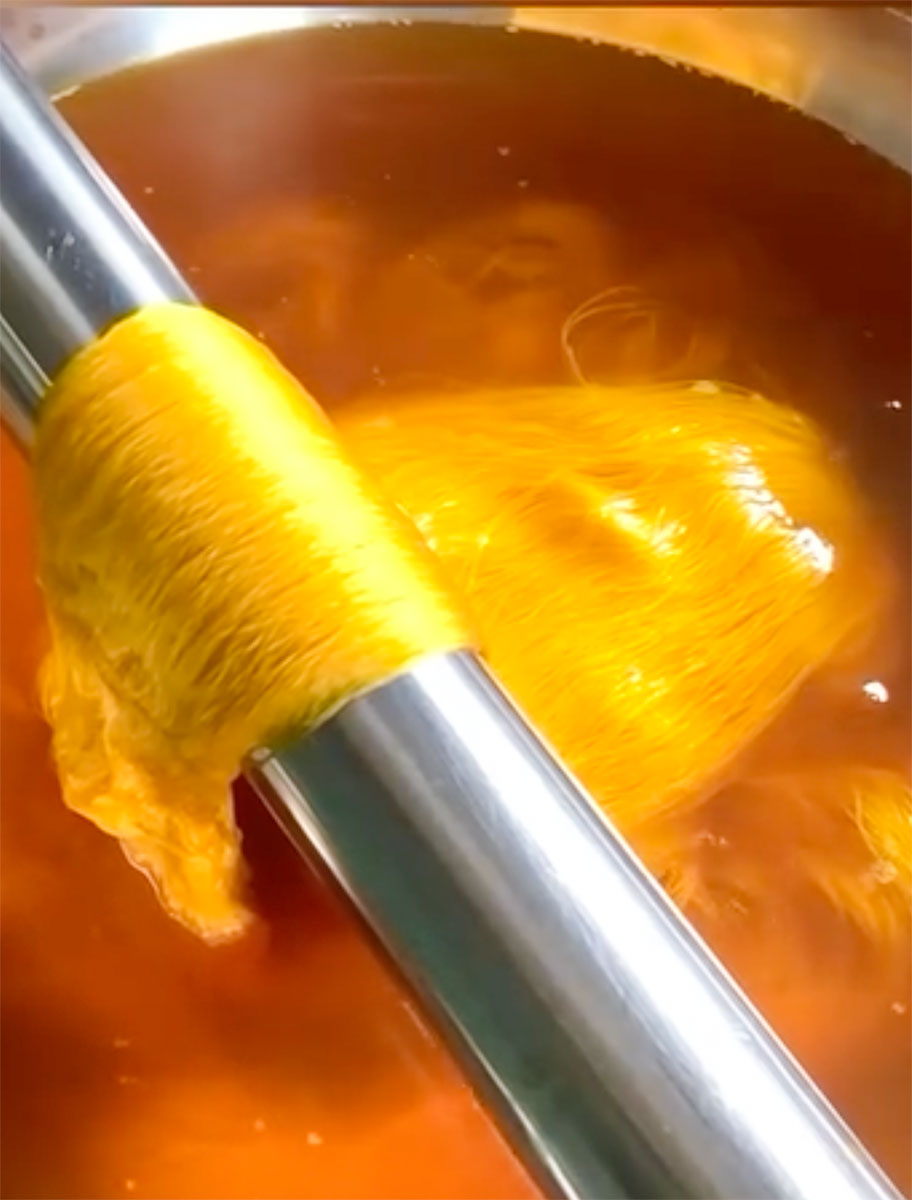 初冬蚕のワークショップへのお誘い

9月30日から始まる養蚕の参加者を募集中です。

養蚕後、繭を使って糸を作ったり、染め、機織りを楽しめます。

ワークショップの申し込み、お問い合わせはton-cara まで。

ton-cara.com/workshop/yousa…

ton-cara.com