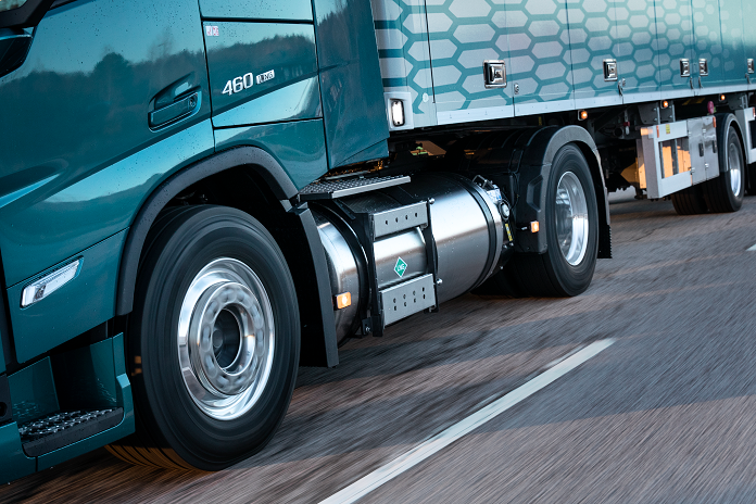 Planetacamion's tweet image. VOLVO ALCANZA LOS 8000 CAMIONES A GAS VENDIDOS EN EL MUNDO
En un mundo que exige transporte más limpio, Volvo Trucks alcanzó un hito: más de 8.000 camiones a gas vendidos a nivel global. Solo en 2024 sus ventas crecieron un 25%, con fuerte presencia en Europa.
#Volvo #VolvoTrucks