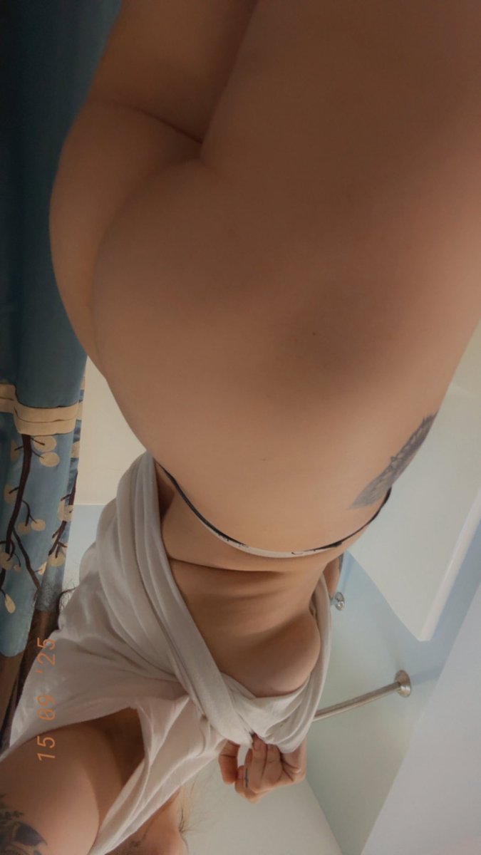 beani_weeni's tweet photo. can i sit on your face?

like: yes
rt: fuck yes https://t.co/CLwLP6XpSP