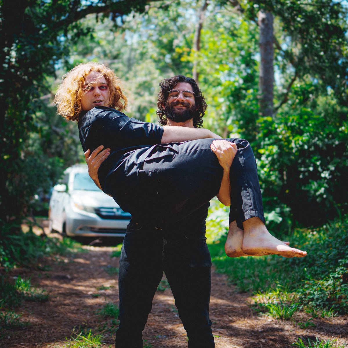 RedShirt__'s tweet image. Omg i feel so safe in his arms