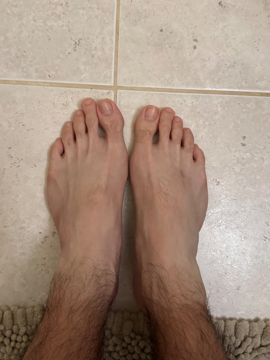 Sweaty soles or tops? #malesoles #malefeet #guysoles #guyfeet #malefootfetish