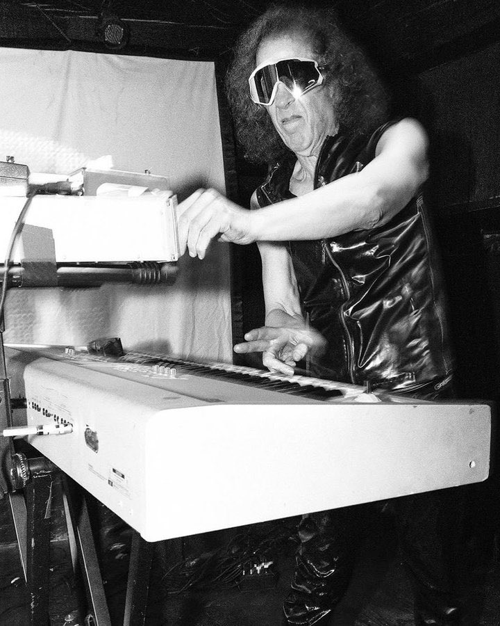 Martin Rev tweet media