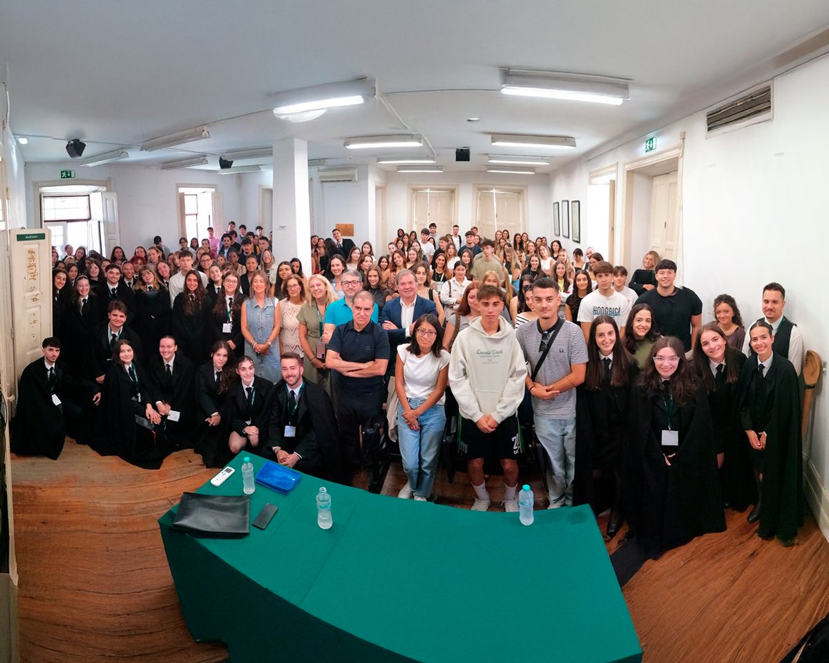 ismt_coimbra's tweet photo. Sessão de Boas-vindas ISMT 2025
No 1.º dia de aulas, a AEISMT recebeu os novos estudantes numa sessão marcada por palavras de incentivo, integração e espírito académico.
+ info👉https://t.co/oN6Rl5n6co
#ISMT #cimrc #AEISMT #ensinosuperiorcoimbra #BoasVindas #Receção2025 https://t.co/Su0BxfMPuV