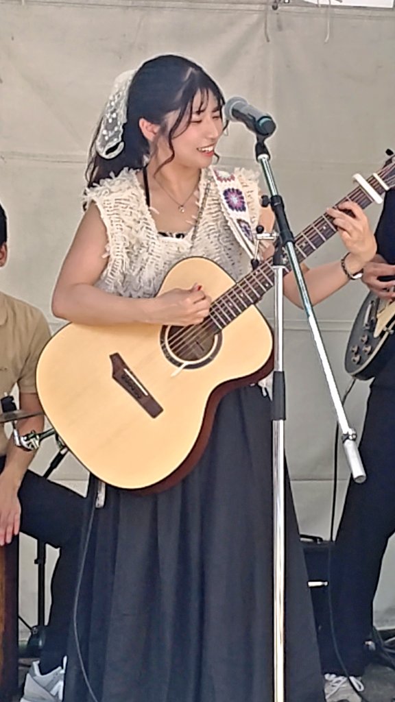 _tera_mag's tweet photo. 各駅停車
今池祭り4丁目PITライブ🎸

Rukaちゃんと大瑶くんがギターボーカルのバンド各駅停車のライブ
炎天下に負けない元気でパワフルなステージを見せてくれた
Rukaちゃんの楽曲もソロとバンドでは雰囲気も変わって2日間で両方聴けたのは嬉しかった☺️

@rukadayo83
@taiyoh_utaimasu 
#Ruka #大瑶 #各駅停車 #名古屋 #音楽 #バンド #今池まつり #今池祭り #今池ハードコアは死なず #今池商店街 #今池 #シンガーソングライター #シンガー #ギター弾き語り