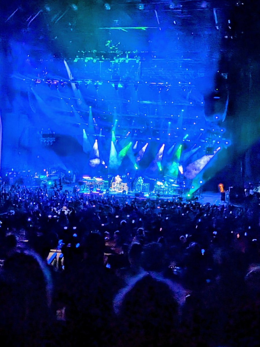 joshwright3000's tweet photo. Phish Night 2 https://t.co/piu0e0ddD3