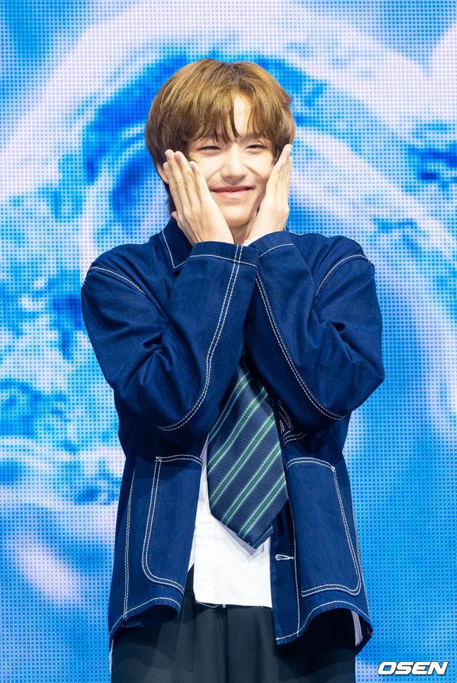 he looked so cute today .. 🥹💝
#아이딧 #정세민 #JEONGSEMIN