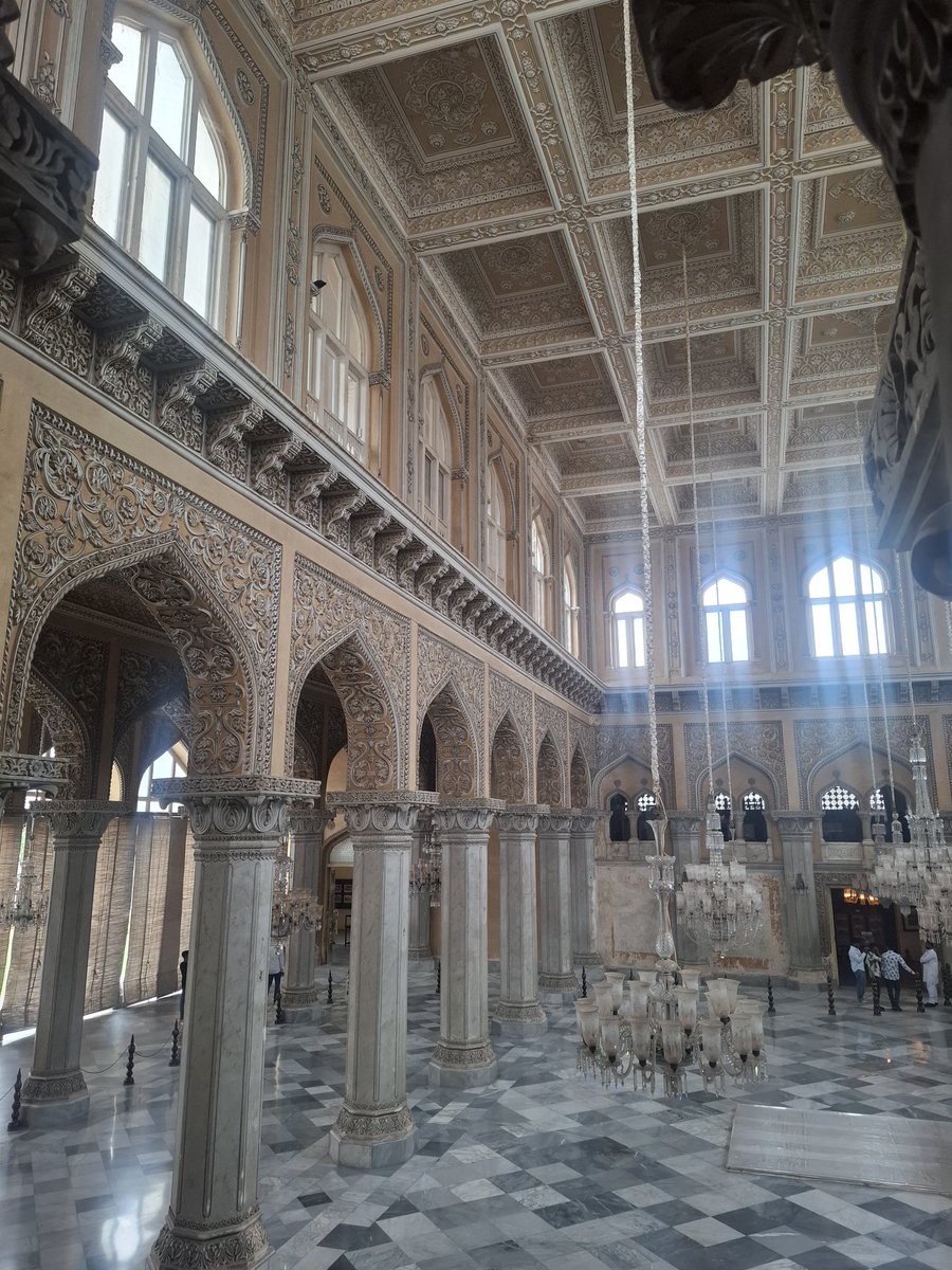 peacheyesmimaa's tweet image. Chowmahallah reminds me of that song ye jo halkaa halkaaa
ALSO the nicest staff award goes to Chowmahallah everybody from cleaning ladies to guards were super sweet and lovelyyy