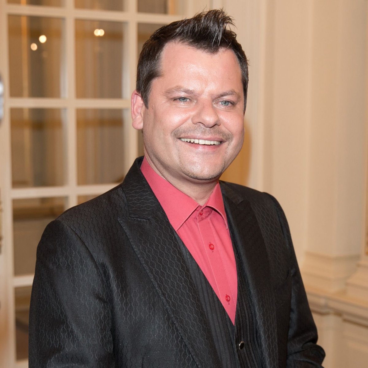 volle solidarität mit #dunyahayali