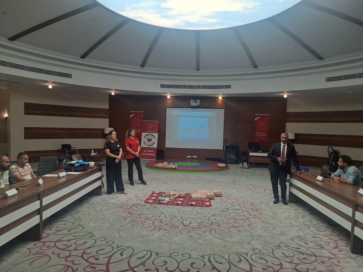 Merkez olarak gerçekleştirdiğimiz İlk Yardım Kurslarımız İl Müdür Yardımcısı Sayın Yunus BULUT 'un teşrifleriyle başladı.
#ilkyardımhayatkurtarır
#görevimizilkyardım
<a href="/tcmeb/">Millî Eğitim Bakanlığı</a> 
<a href="/Yusuf__Tekin/">Yusuf Tekin</a> 
<a href="/meb_dhgm/">Destek Hizmetleri Genel Müdürlüğü</a> 
<a href="/omurfatih/">Ömür Fatih Karakullukçu</a> 
<a href="/cemalunal_/">C.ÜNAL</a> 
<a href="/bursailmem16/">Bursa İl Millî Eğitim Müdürlüğü</a> 
<a href="/Alireisoglu34/">Dr. Ahmet ALİREİSOĞLU</a> 
<a href="/yunusbulut1216/">Yunus BULUT</a>