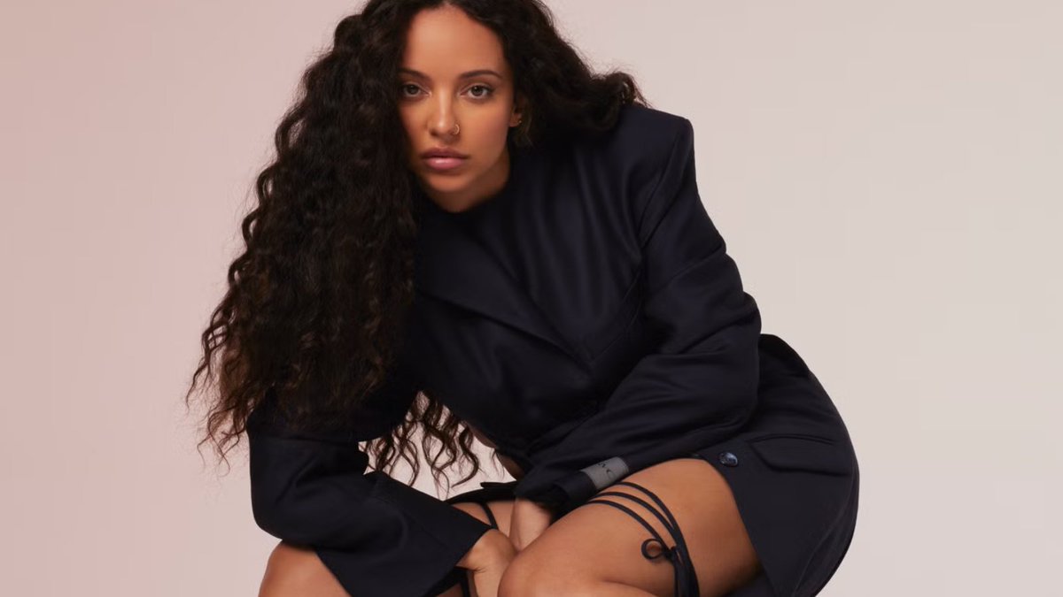 Now, here's some real gossip! JADE's (<a href="/jadethirlwall/">JADE</a>) debut solo album is set to land in the Top 5 this week 🩷🥹

Check out the full Official Midweek Albums Chart 👉 officialcharts.com/chart-news/ed-…