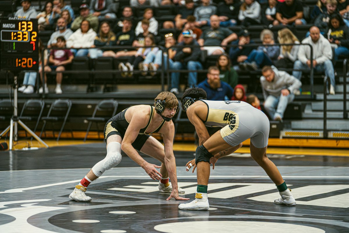 Mark those calendars! 📅 Wrestle Offs are set for Saturday, Oct. 18.

Team Gold vs. Team Black in Holloway at 1pm ET.

Free to the public -- as always, the best free show in town.